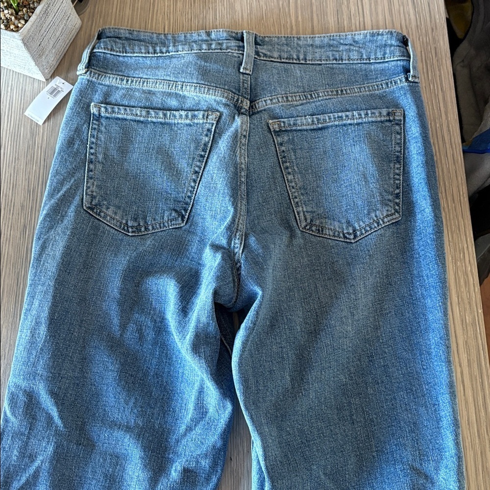 Old Navy Extra High Rise Straight Leg Jeans Size 8 NWT Medium Wash - Picture 4 of 5